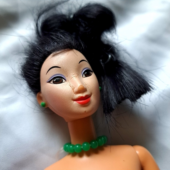 Disney | Mulan barbie doll with clothes & accessorie 1993 Mattel *Damaged* - Picture 2 of 16